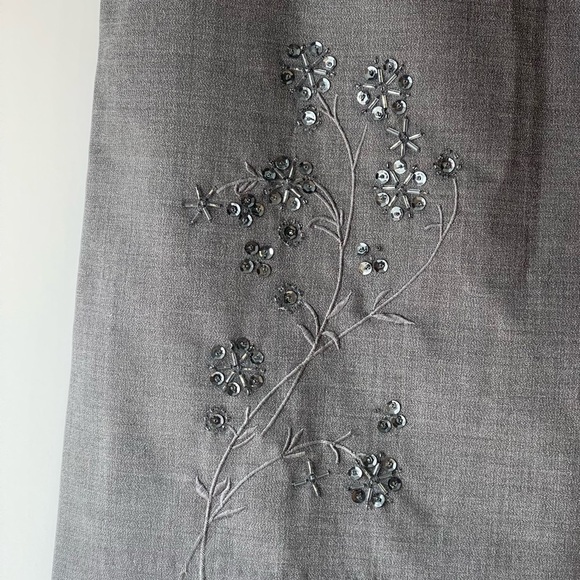 Old Navy Rhinestone Sequin Floral Embroidered Gray Stretch Pencil Mini Skirt, 8 - Picture 7 of 10